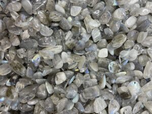 Labradorite chips